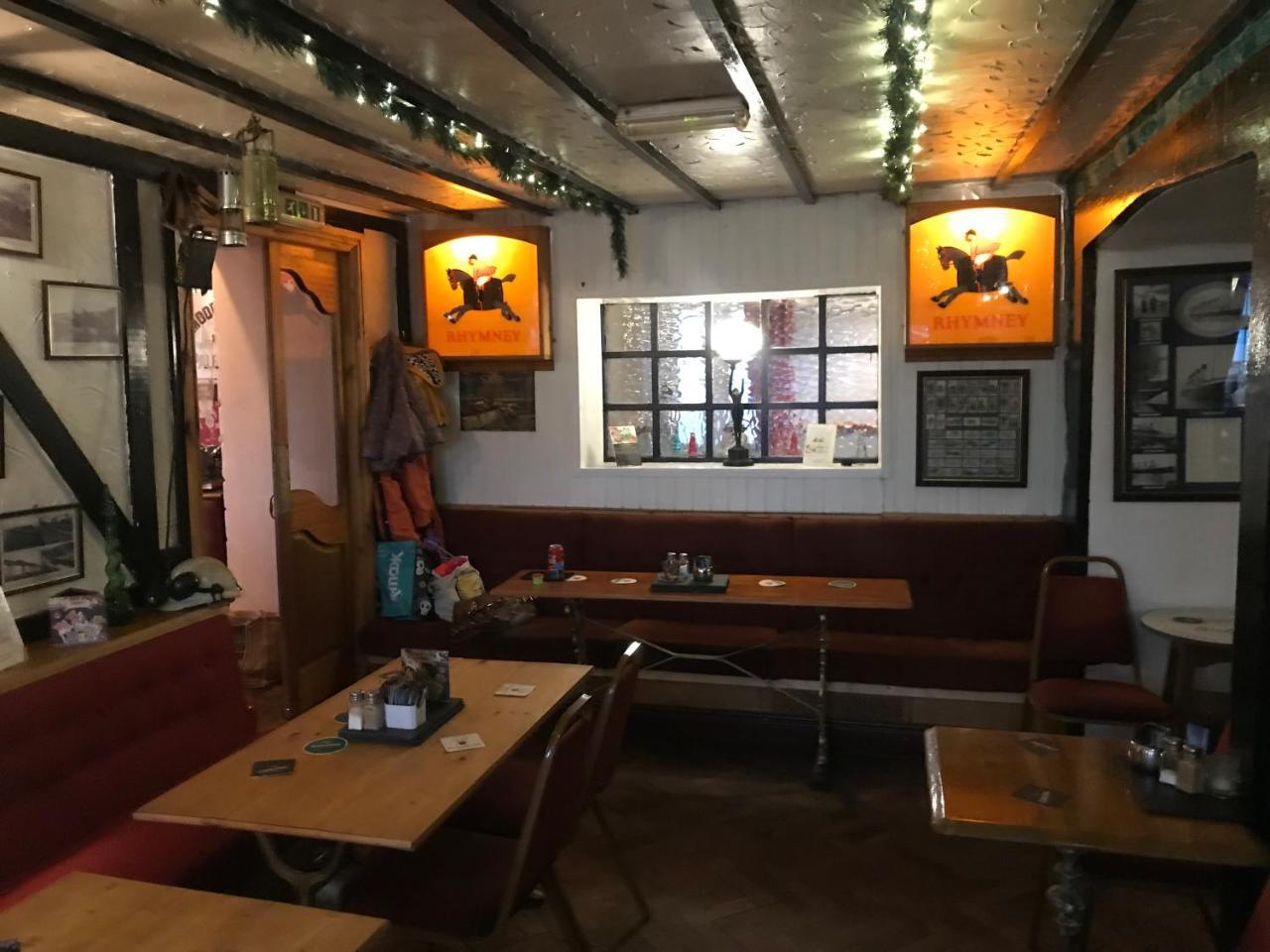 Prince Of Wales Inn Rhymney 외부 사진