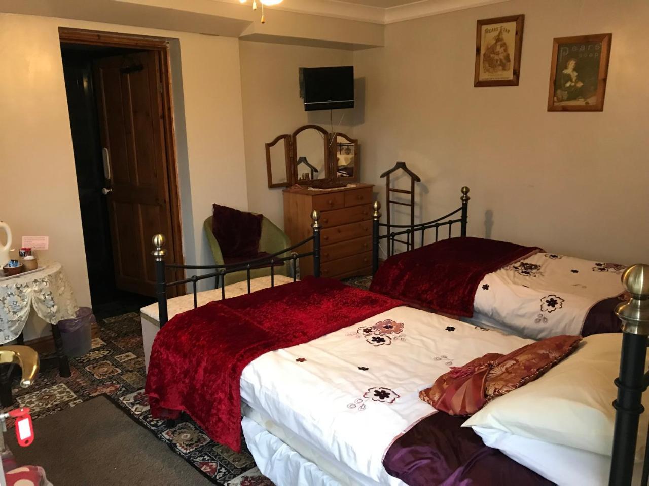Prince Of Wales Inn Rhymney 외부 사진